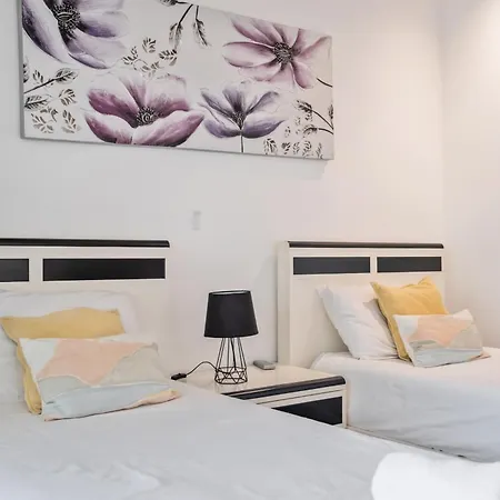 Spacious 3br Prime Av Infante 아파트 *