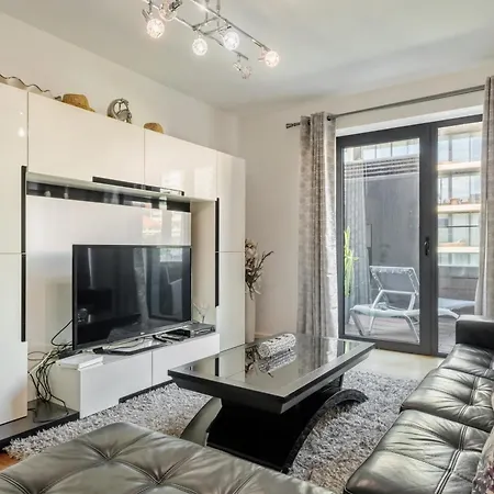 Spacious 3br Prime Av Infante