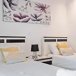 Spacious 3br Prime Av Infante 아파트 *