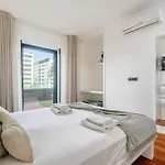 Spacious 3br Prime Av Infante * フンシャル