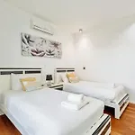 Spacious 3br Prime Av Infante アパート