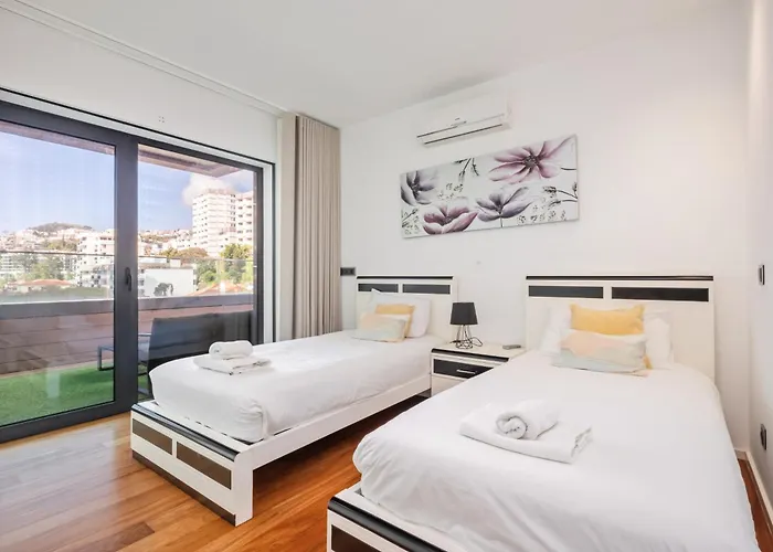 Spacious 3br Prime Av Infante Apartman Funchal