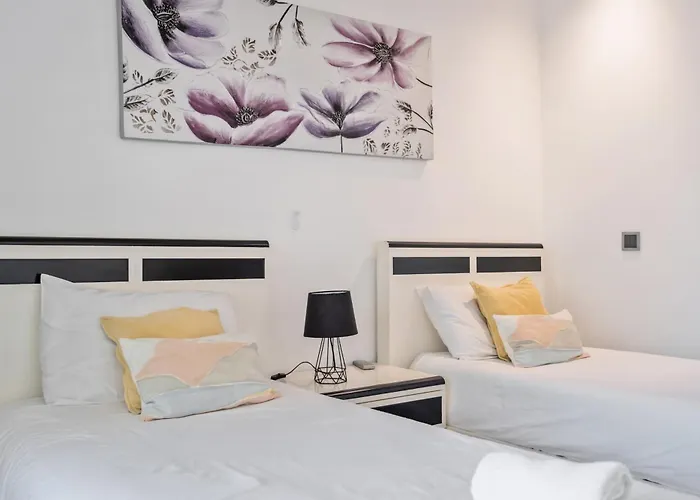Spacious 3br Prime Av Infante Apartman *
