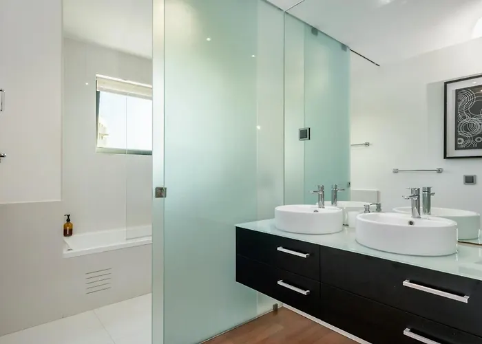 Spacious 3br Prime Av Infante Funchal
