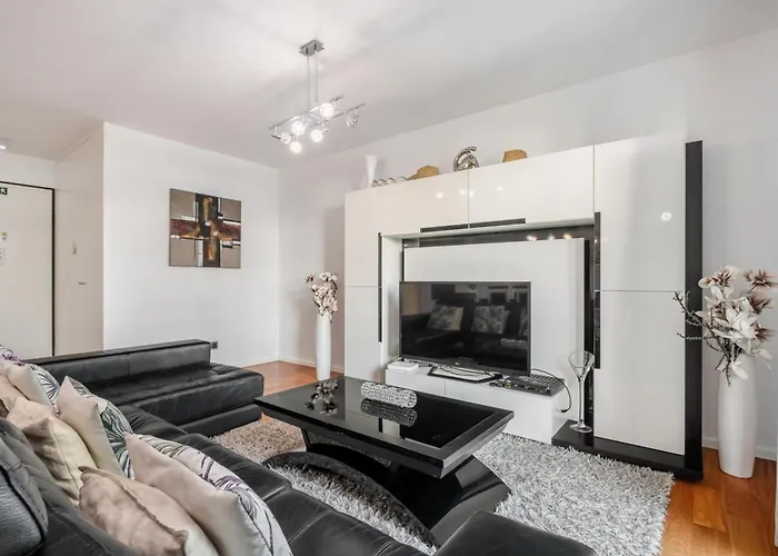 Spacious 3br Prime Av Infante Apartman Funchal