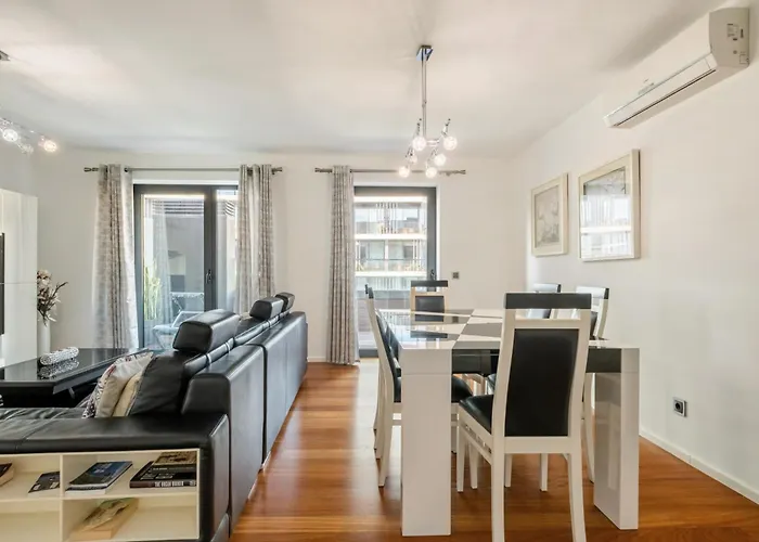 Spacious 3br Prime Av Infante Apartman *