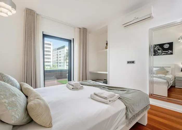 Spacious 3br Prime Av Infante * Funchal