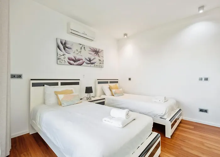 Spacious 3br Prime Av Infante Apartman