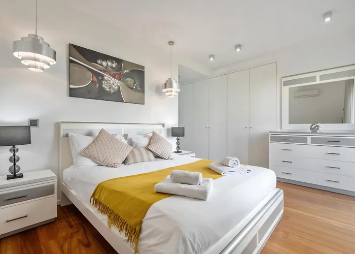 Spacious 3br Prime Av Infante Funchal