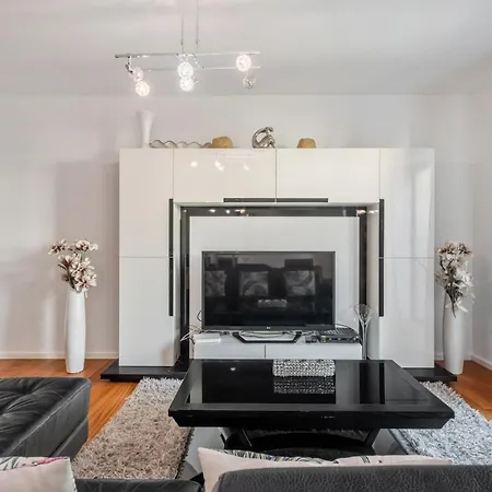Spacious 3br Prime Av Infante דירה