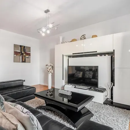 Spacious 3br Prime Av Infante דירה פונשל